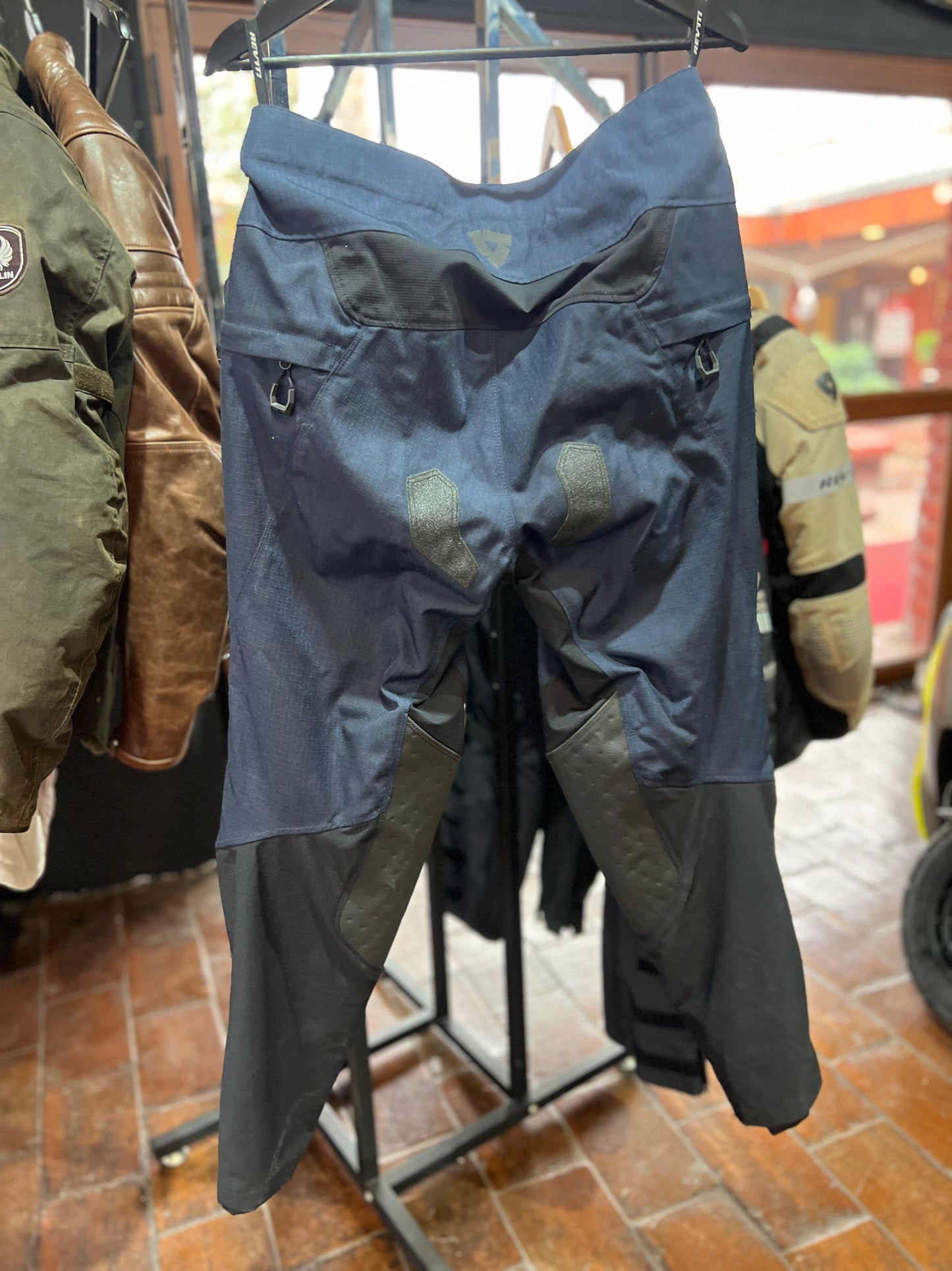 Pantalón moto Revit