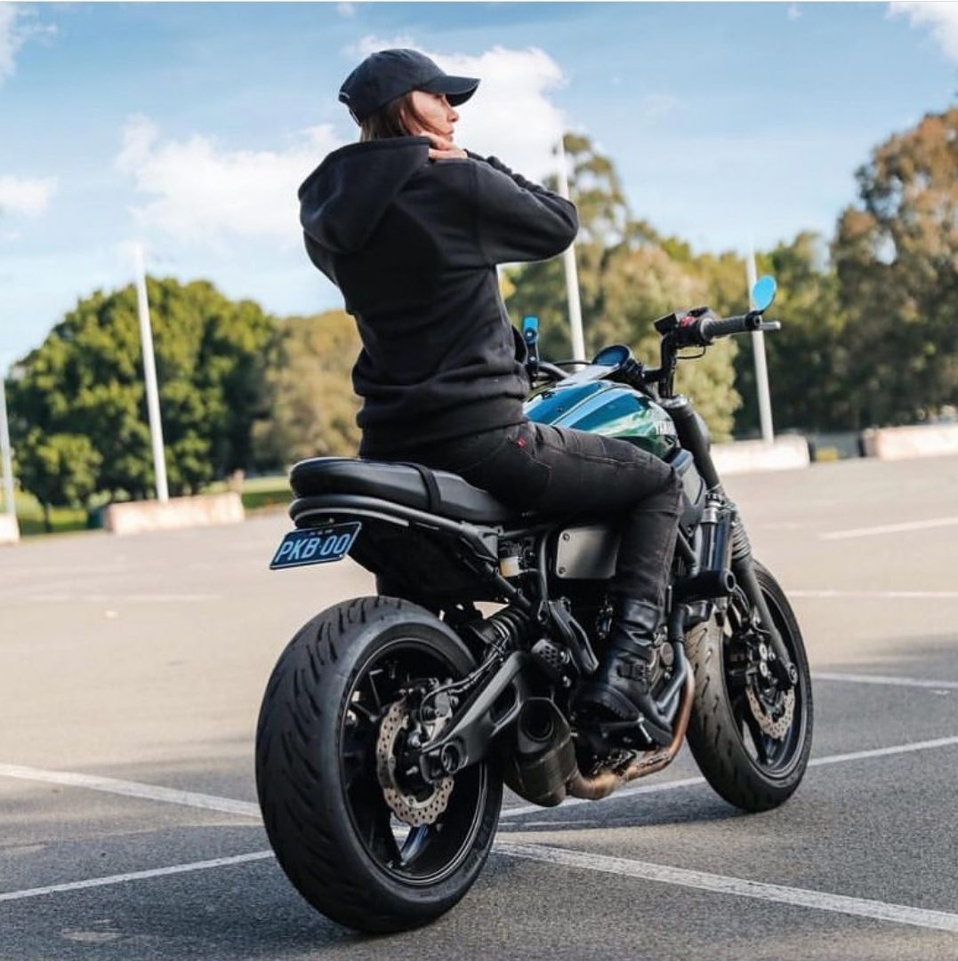 Poleron con protecciones  «REBEL LADY HOODIE RIDER»
